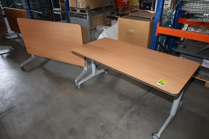 2 x Steelcase Tisch Tischmaß: 160 x 80 x 74 cm